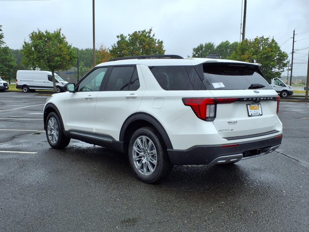 2025 Ford Explorer photo 3