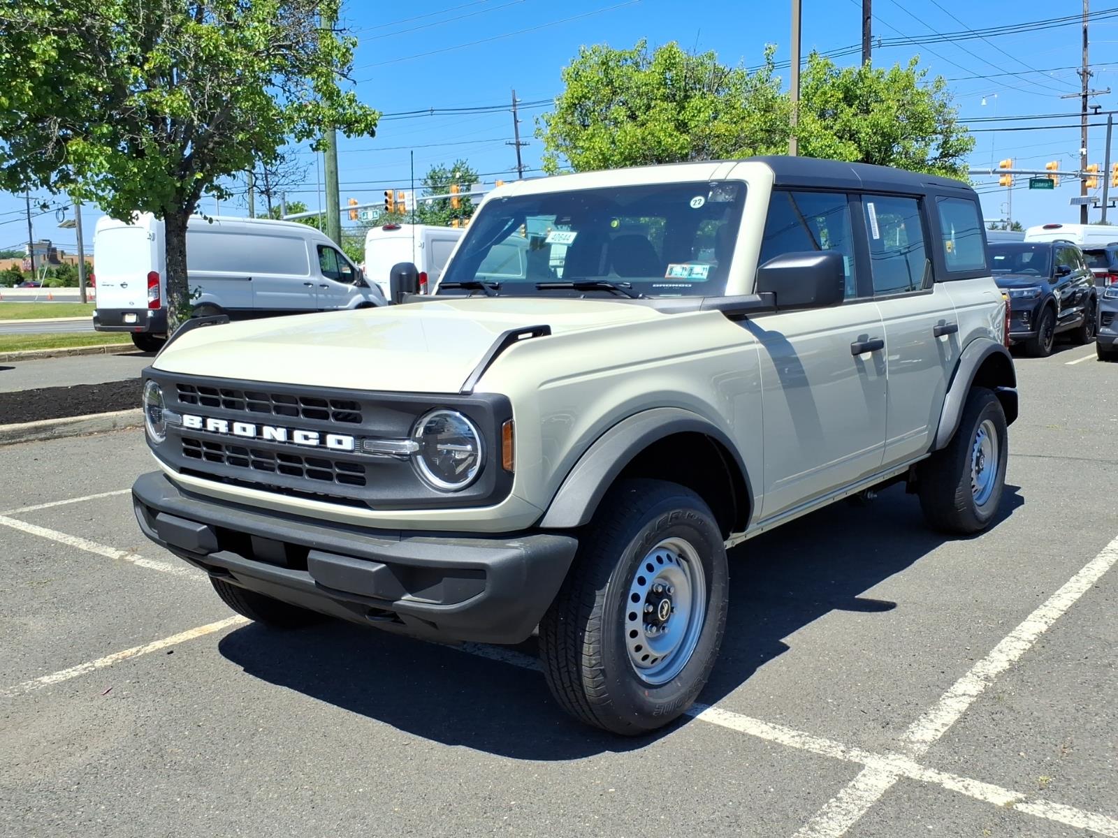 2026 Ford Bronco 4-Door Base - Photo 3