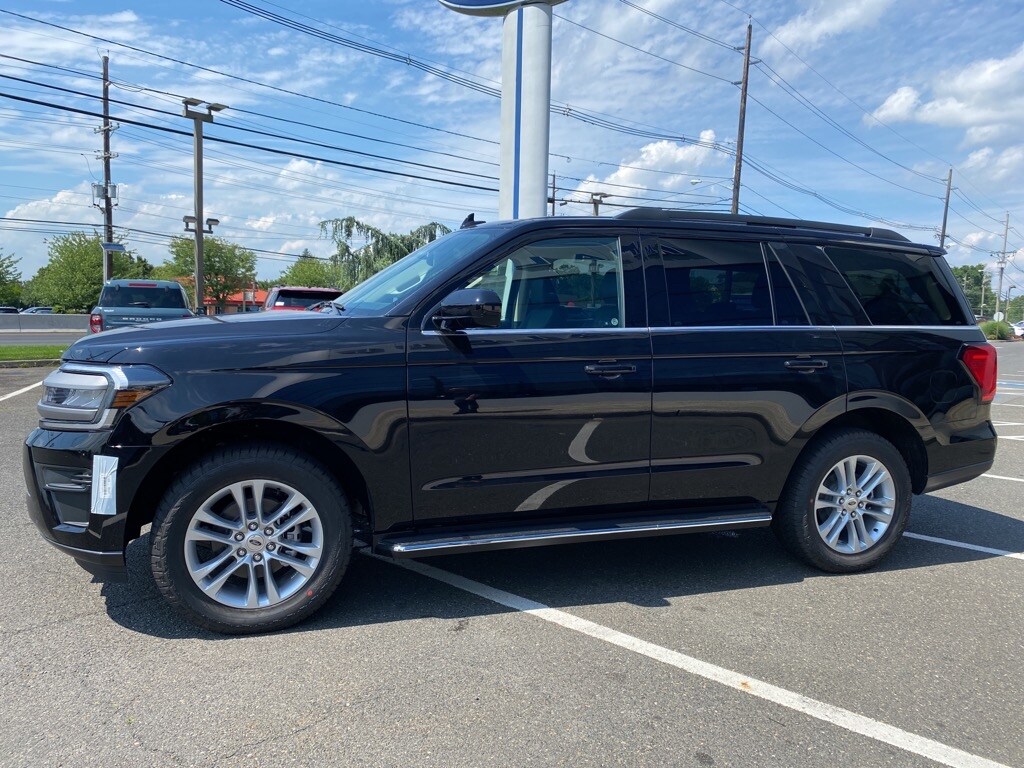 2022 Ford Expedition XLT photo 3