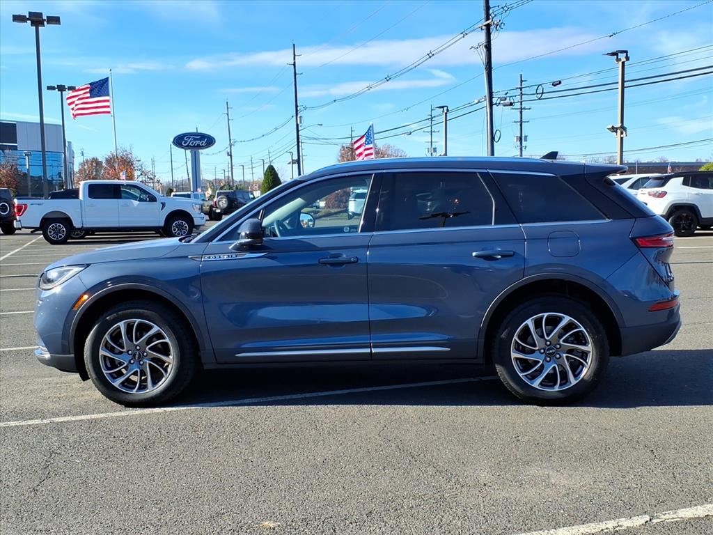 2022 Lincoln Corsair Standard photo 4