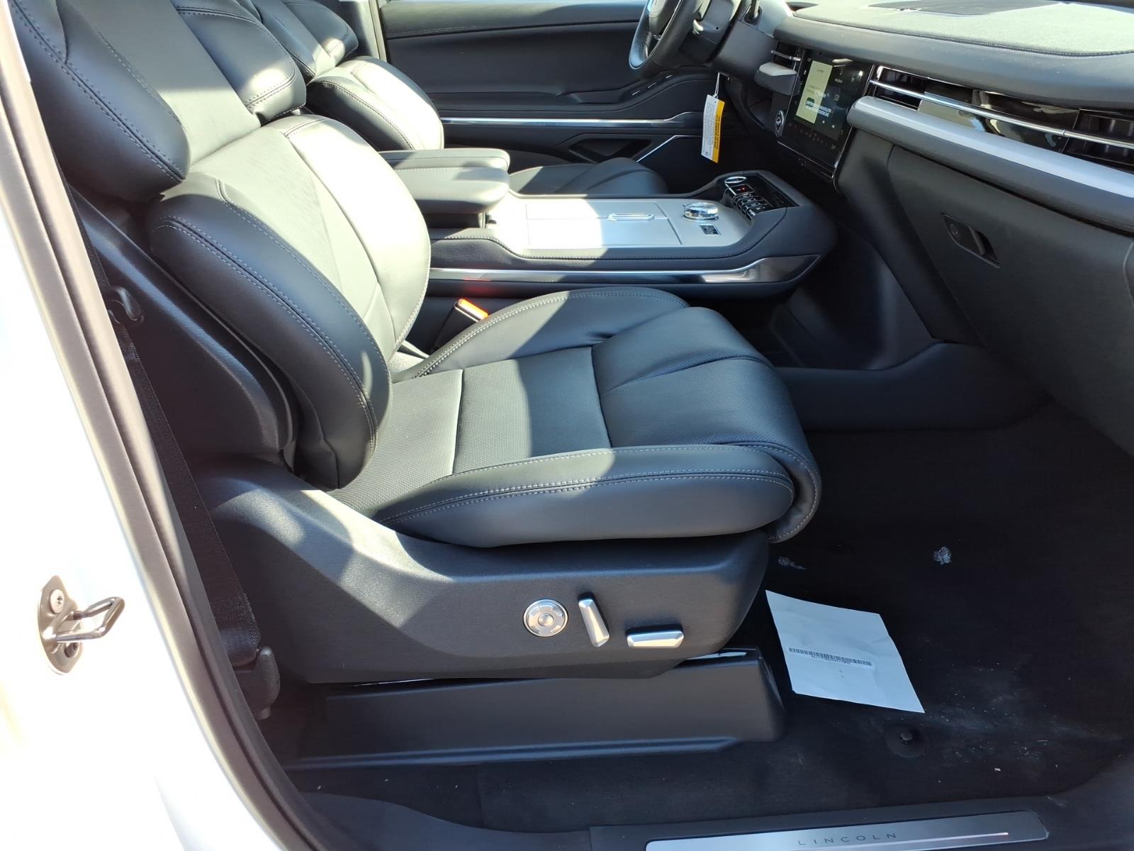 2026 Lincoln Navigator Premiere L - Photo 8