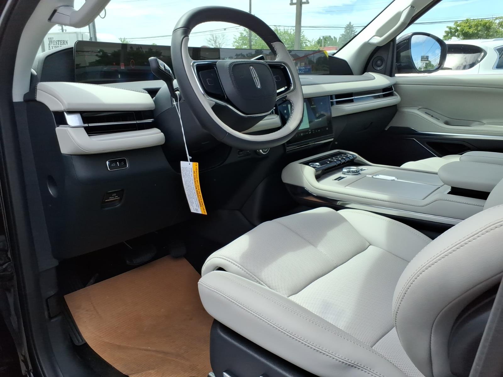 2026 Lincoln Navigator Premiere - Photo 13