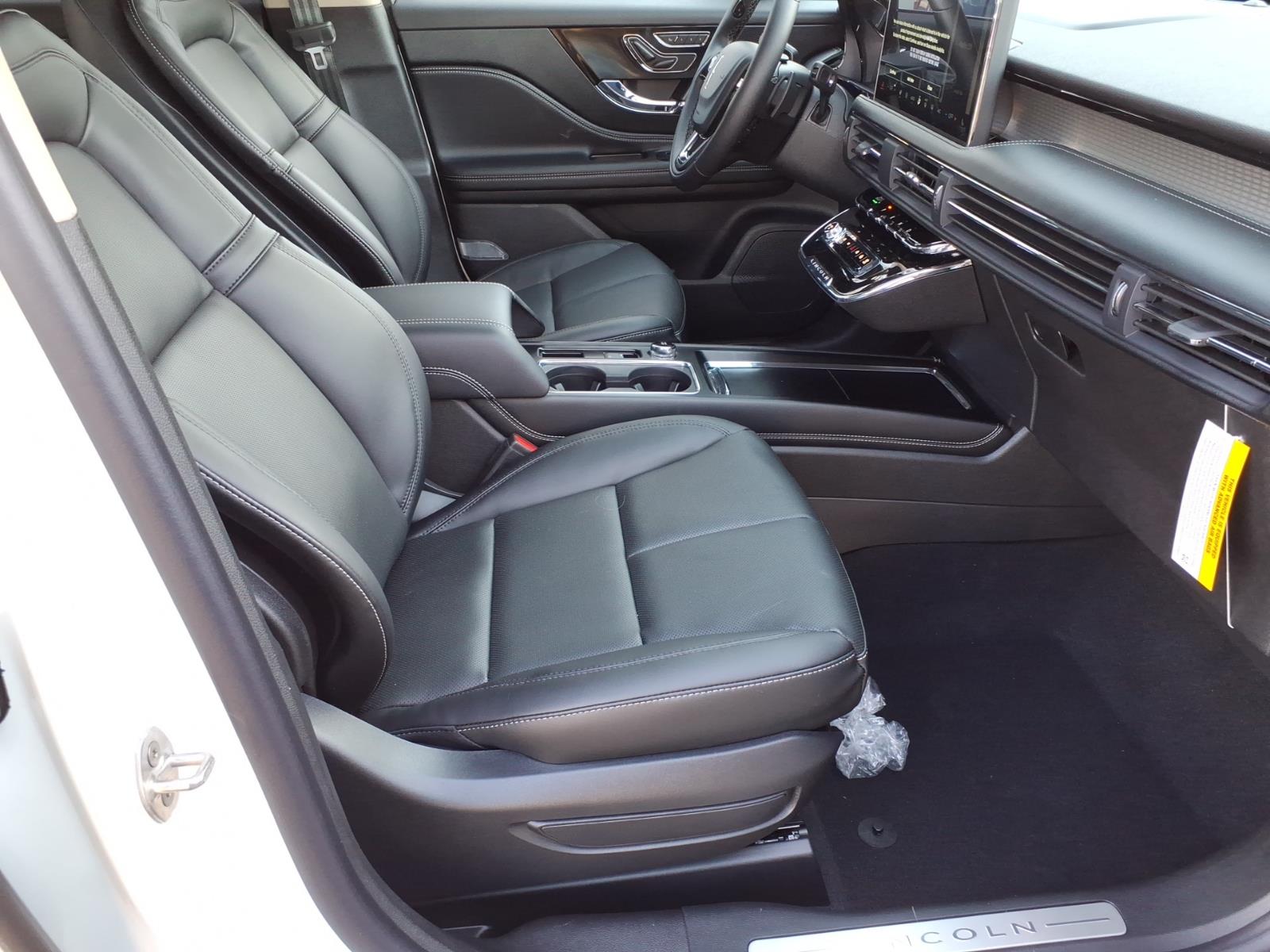 2026 Lincoln Corsair Premiere - Photo 8