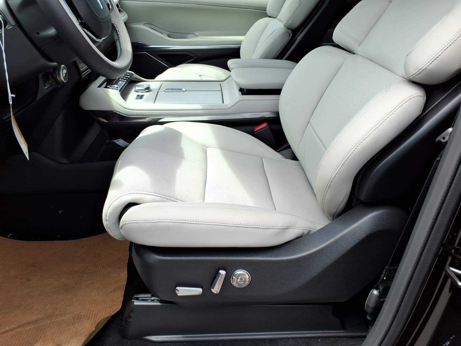 2026 Lincoln Navigator Premiere - Photo 14