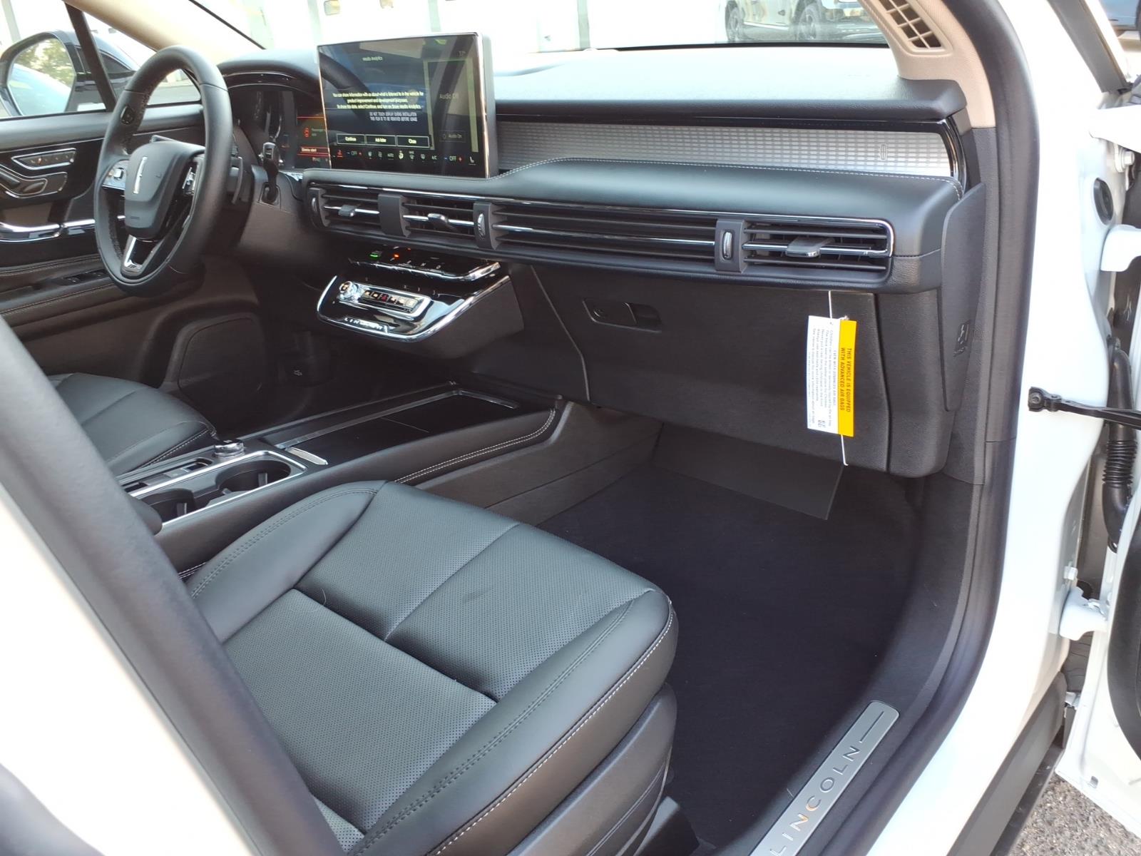 2026 Lincoln Corsair Premiere - Photo 9