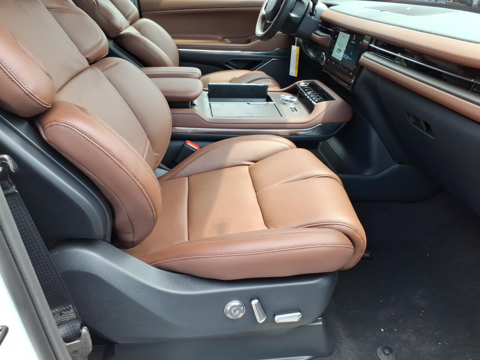 2027 Lincoln Navigator Reserve - Photo 8