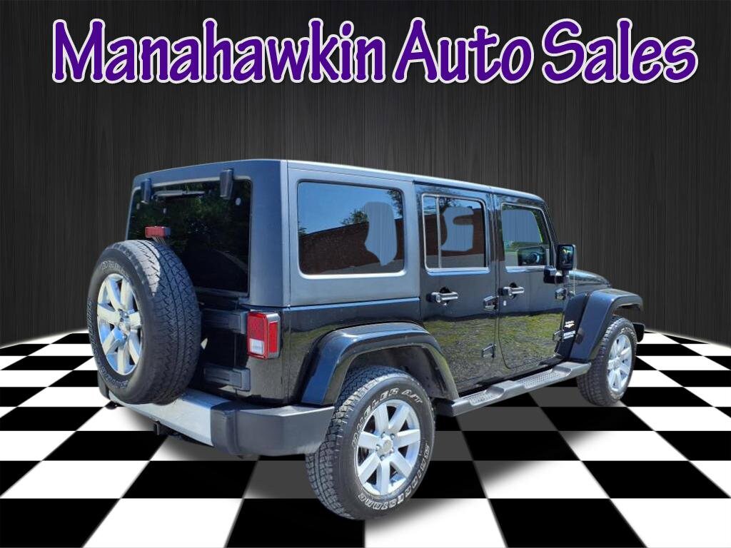 2012 Jeep Wrangler Unlimited Sahara photo 3