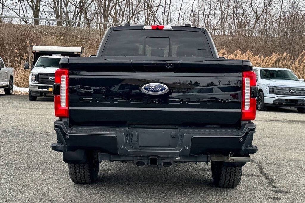Used 2023 Ford F-250 Super Duty Lariat 4x4 4dr Crew Cab 6.8 ft. SB Pickup Pickup Truck