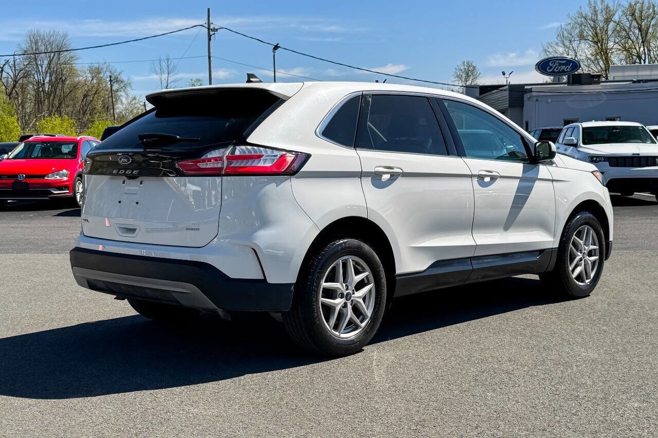 2021 Ford Edge SEL photo 3