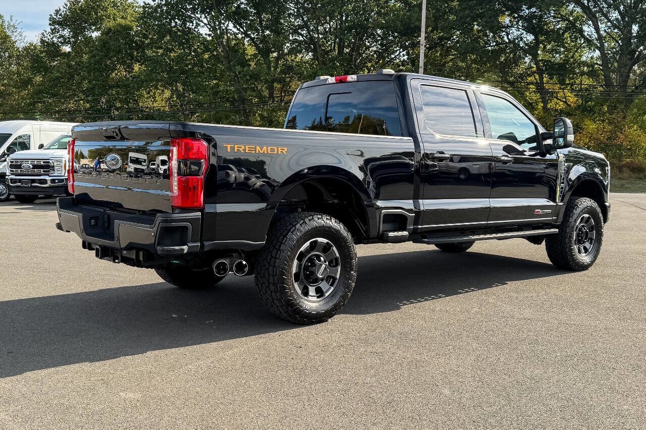 2023 Ford F-250 Lariat photo 2