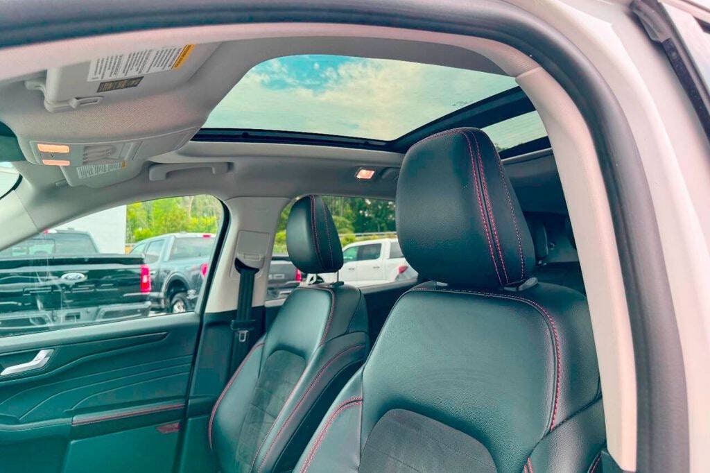 2022 Ford Escape SEL - Photo 17