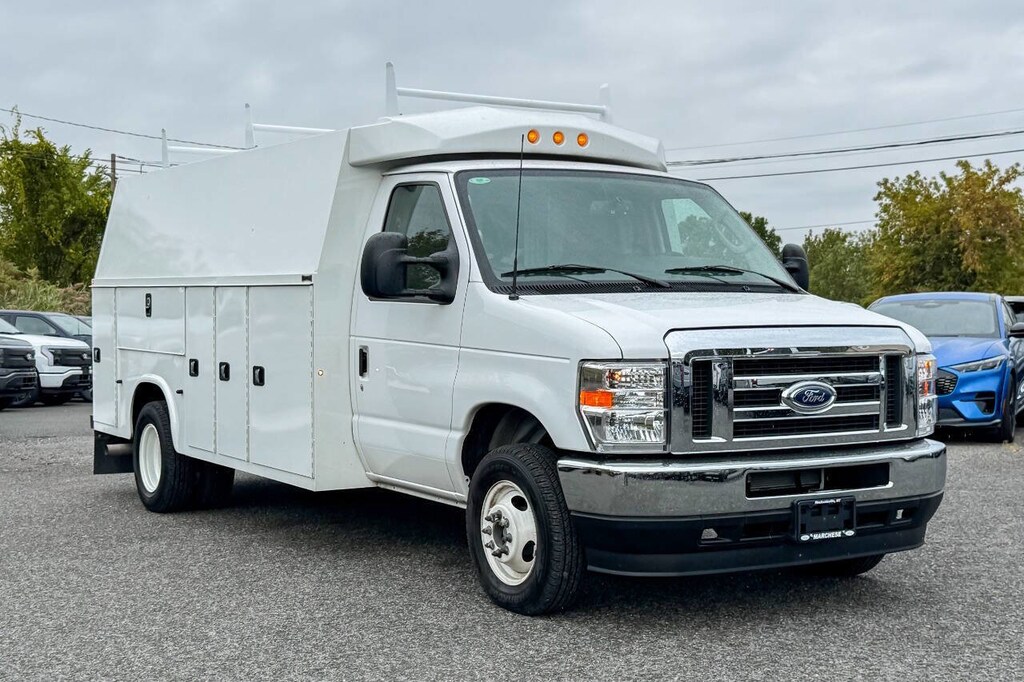 Used 2024 Ford E-450 Cutaway E 450 SD 2dr 158 in. WB DRW Cutaway Chassis Truck