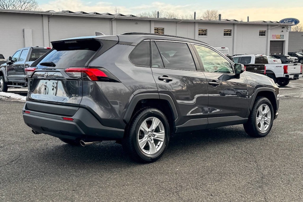 Used 2021 Toyota RAV4 XLE AWD 4dr SUV SUV