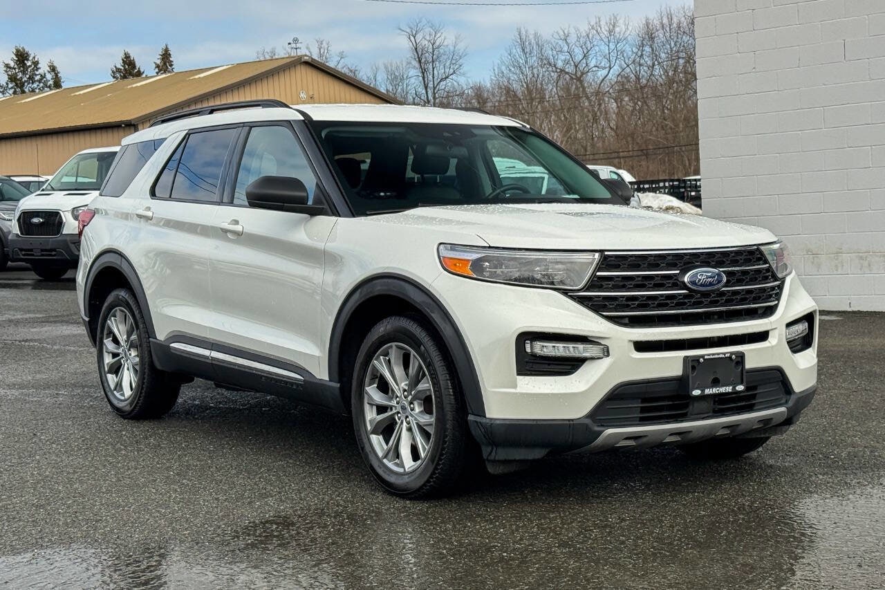 2022 Ford Explorer XLT 4WD's photo