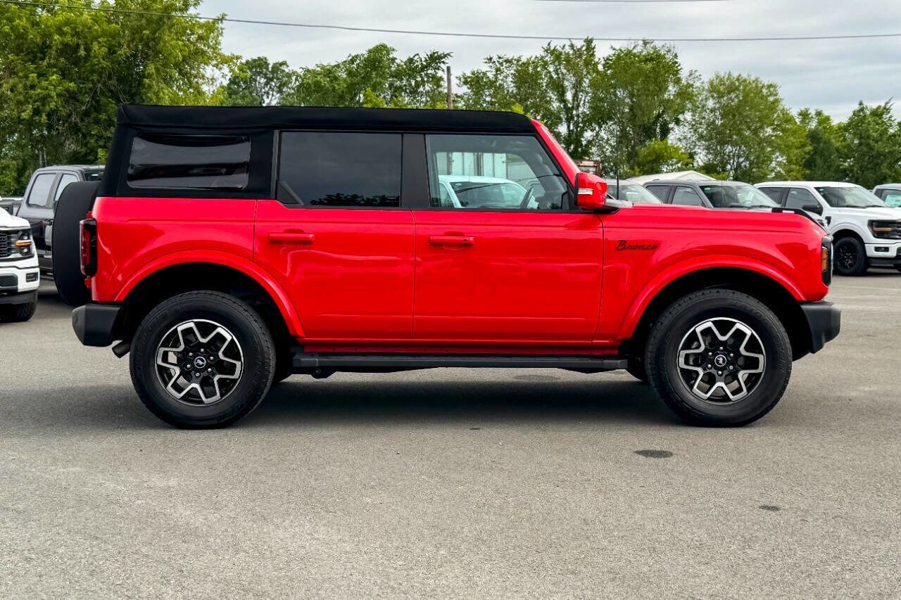 2023 Ford Bronco Outer Banks photo 2