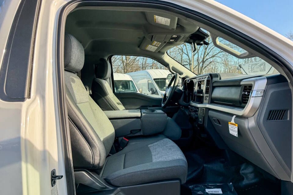 2024 Ford F-350 Super Duty Chassis Cab XLT - Photo 12
