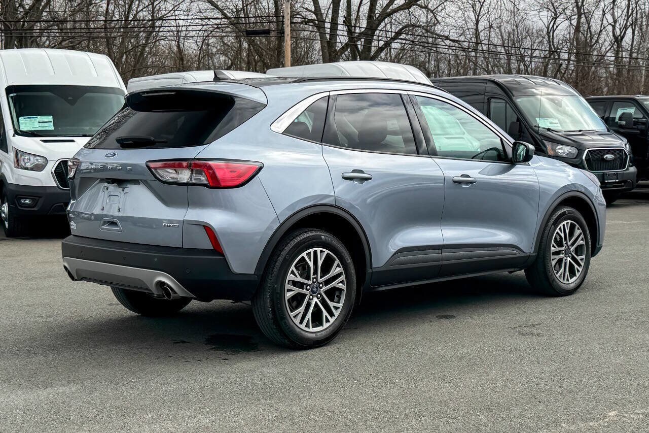 2022 Ford Escape SEL photo 3