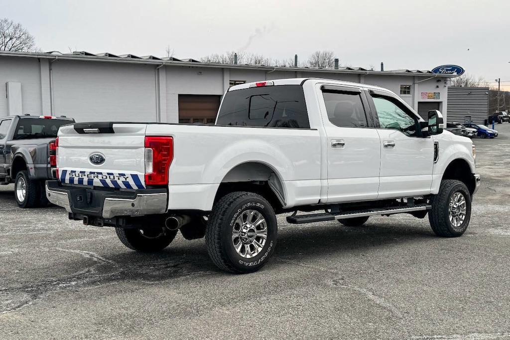 Used 2017 Ford F-250 XLT 4x4 4dr Crew Cab 6.8 ft. SB Pickup Truck Crew Cab