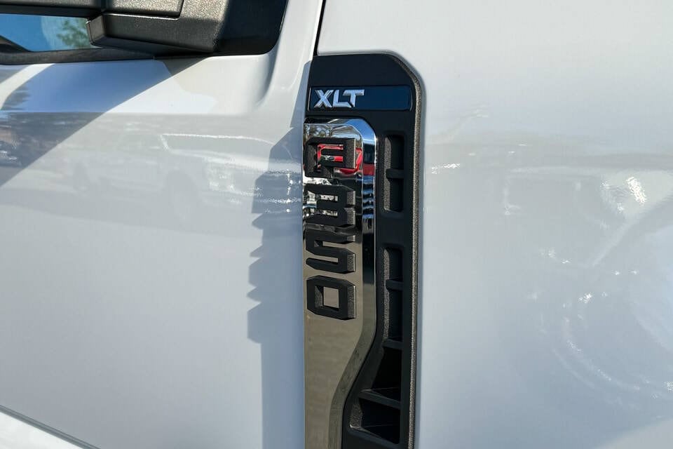 2024 Ford F-350 Super Duty Chassis Cab XLT - Photo 17