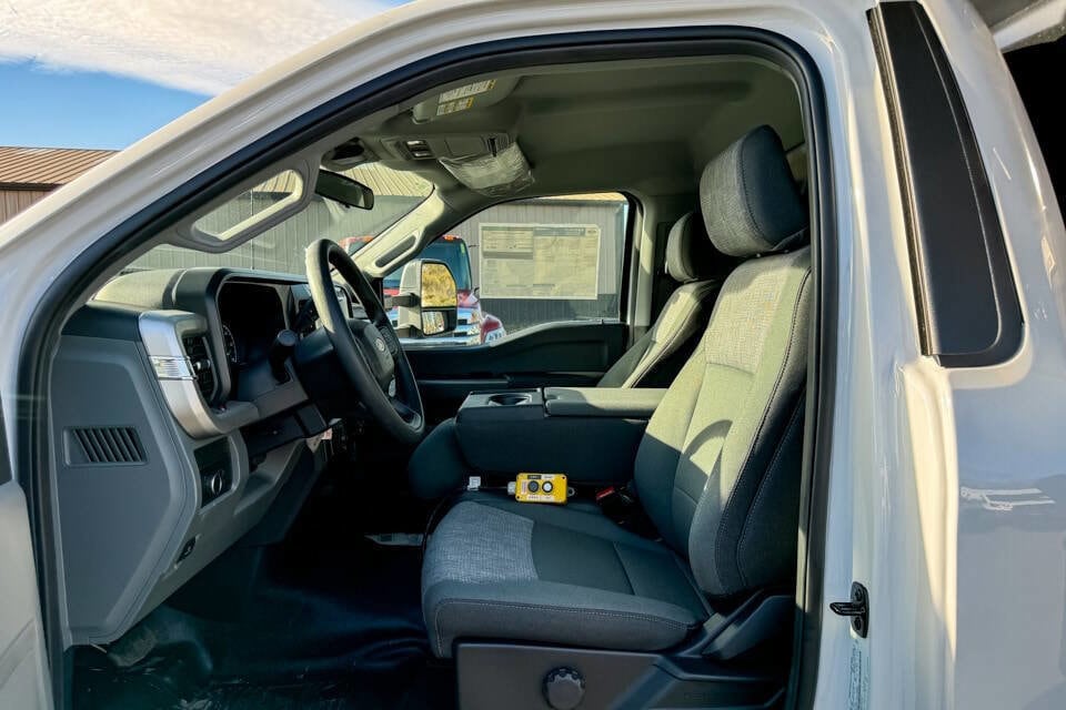 2024 Ford F-350 Super Duty Chassis Cab XLT - Photo 23