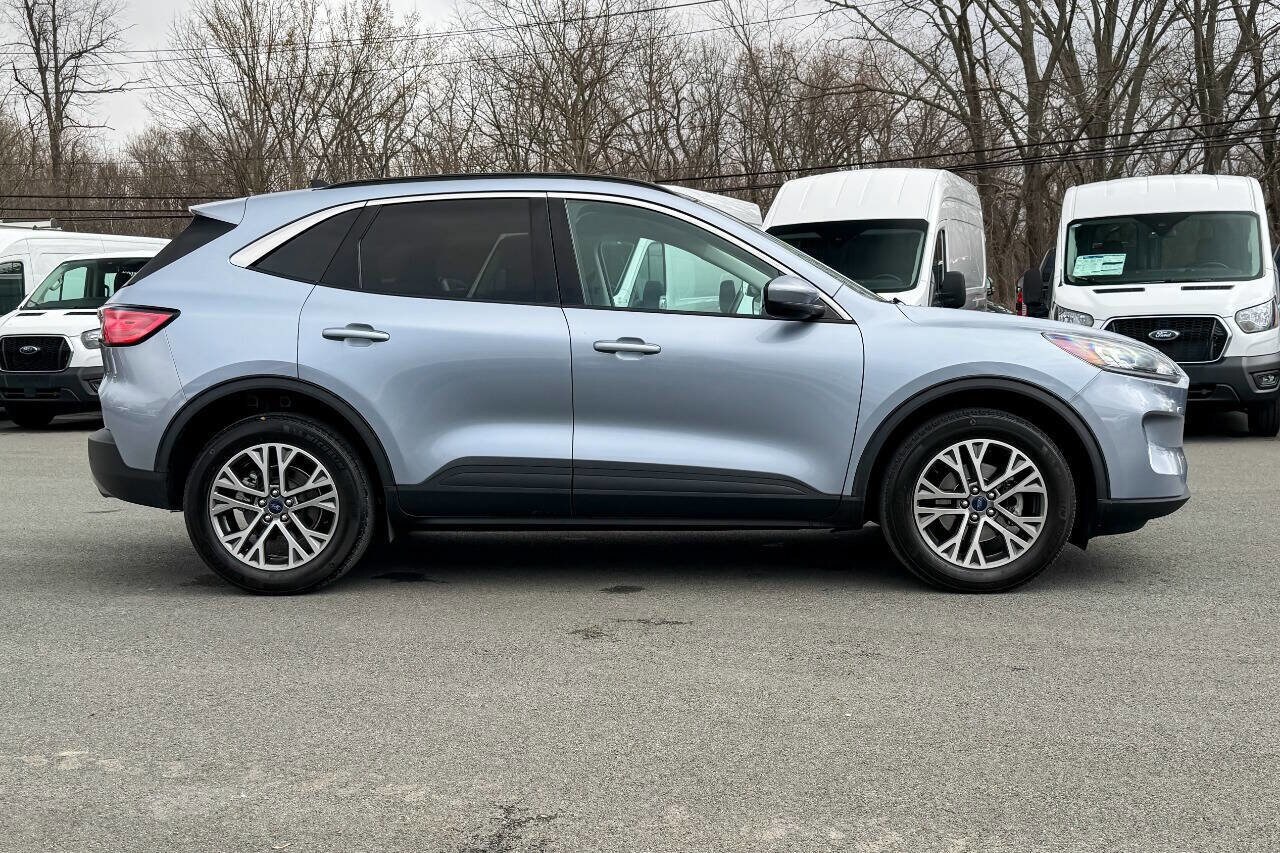 2022 Ford Escape SEL photo 2