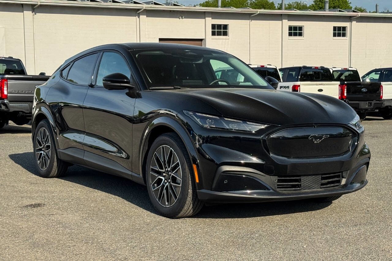 2025 Ford Mustang-Mach-e Premium's photo