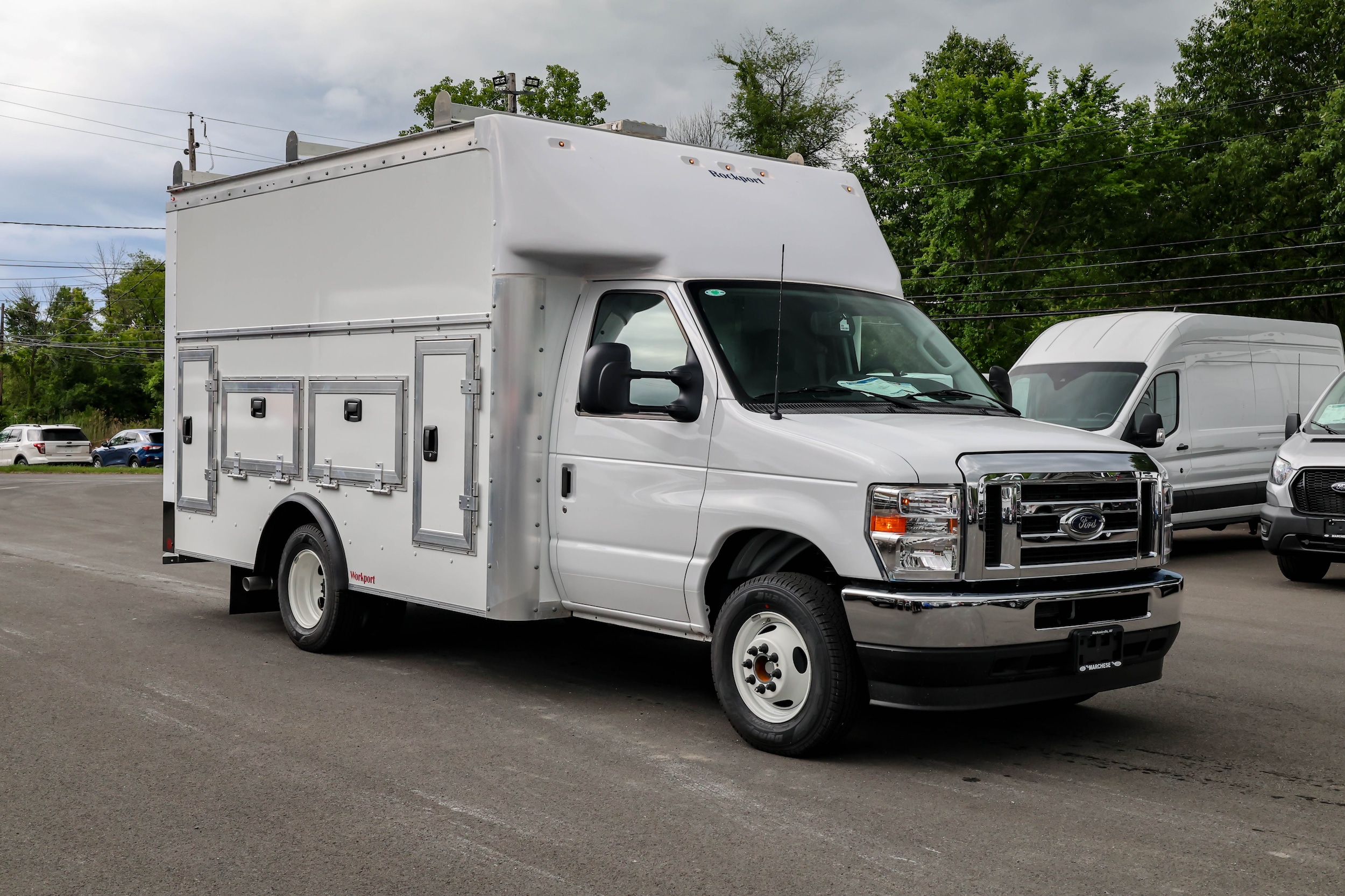 2025 Ford E-Series Cutaway Base's photo