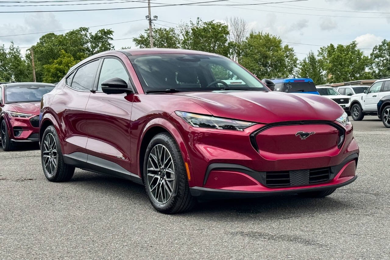 2025 Ford Mustang-Mach-e Premium's photo