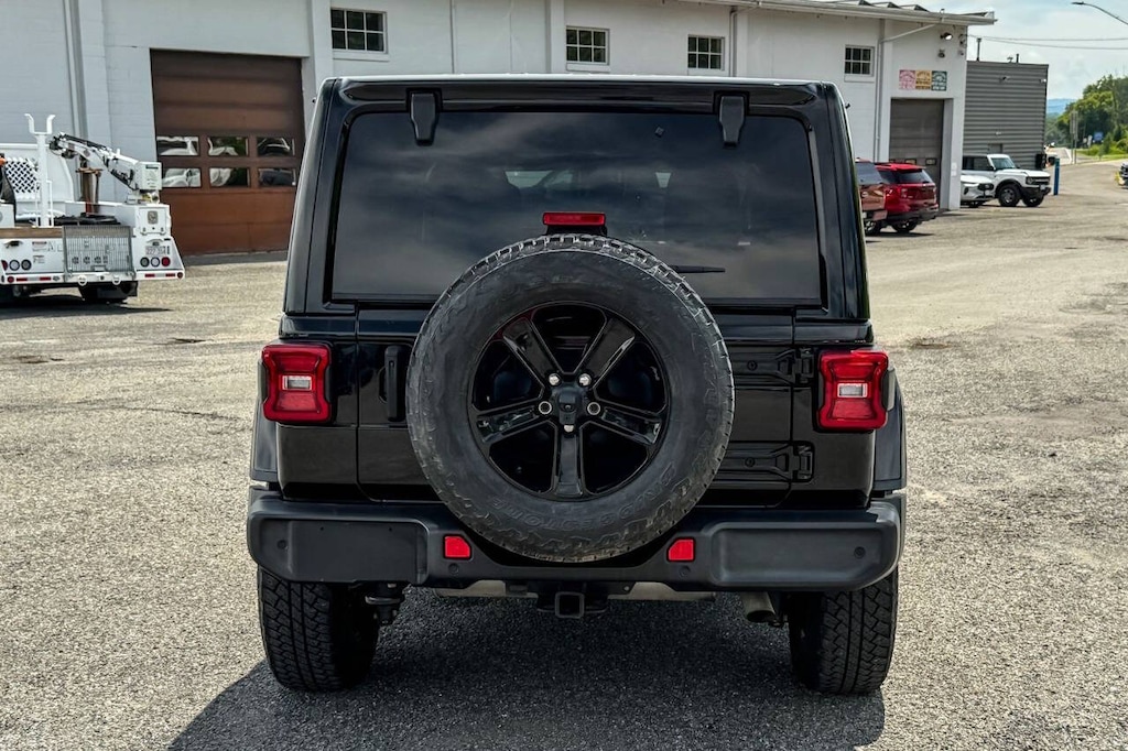 Used 2021 Jeep Wrangler Unlimited Unlimited Sahara Altitude SUV