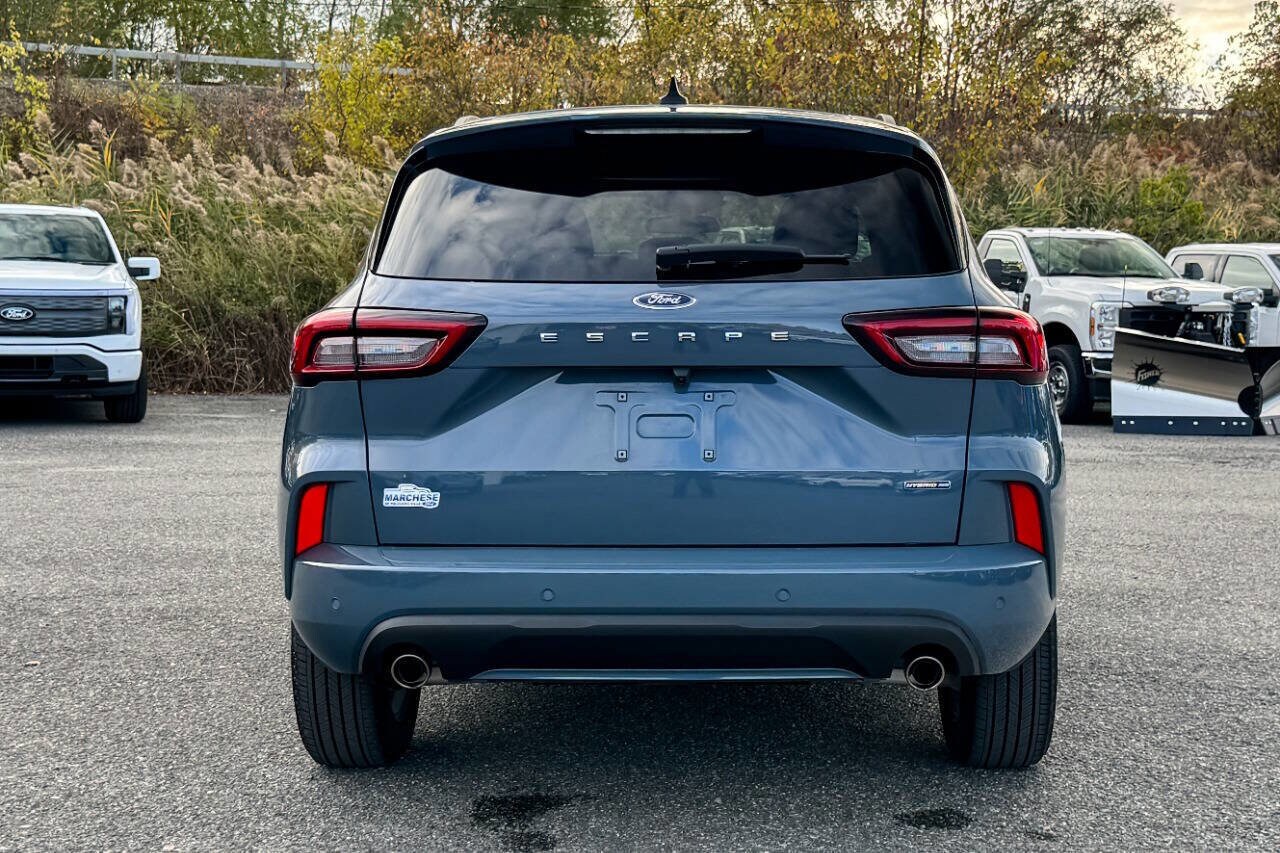 2023 Ford Escape ST-Line Select photo 4