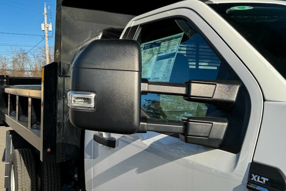 2024 Ford F-350 Super Duty Chassis Cab XLT - Photo 16