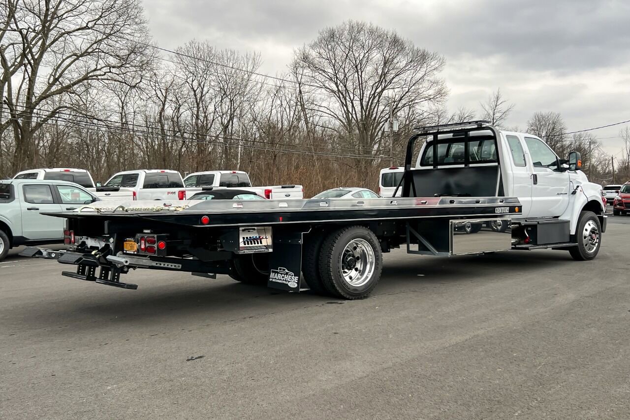 2024 Ford F-750 photo 3
