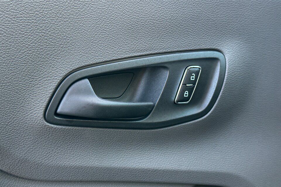 2025 Ford Transit Passenger Van XL - Photo 25