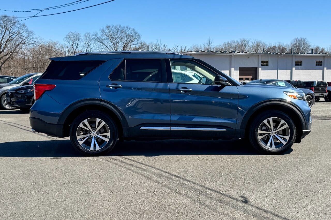 2020 Ford Explorer Platinum photo 2
