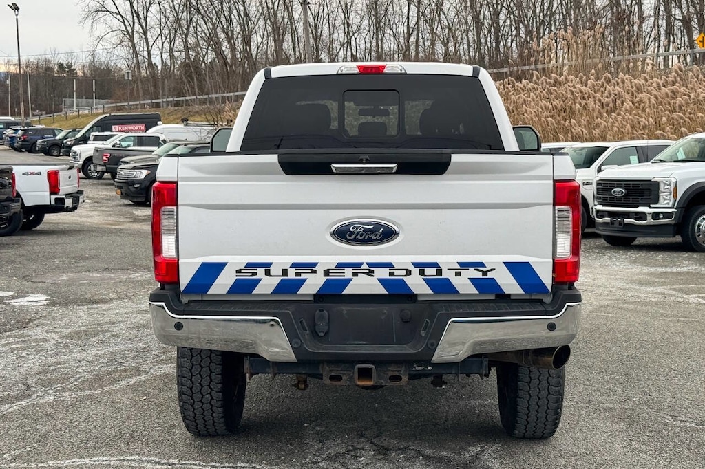 Used 2017 Ford F-250 XLT 4x4 4dr Crew Cab 6.8 ft. SB Pickup Truck Crew Cab