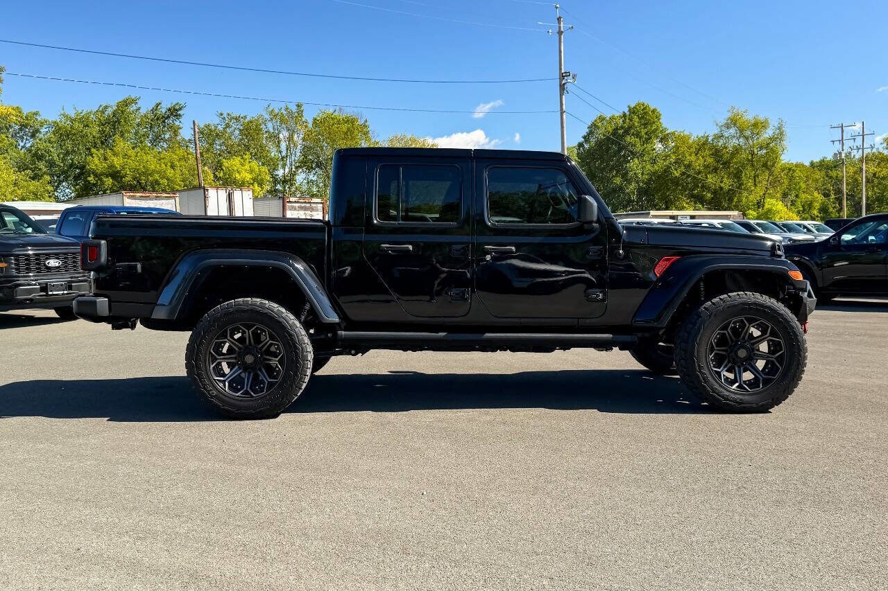 2021 Jeep Gladiator Overland photo 2