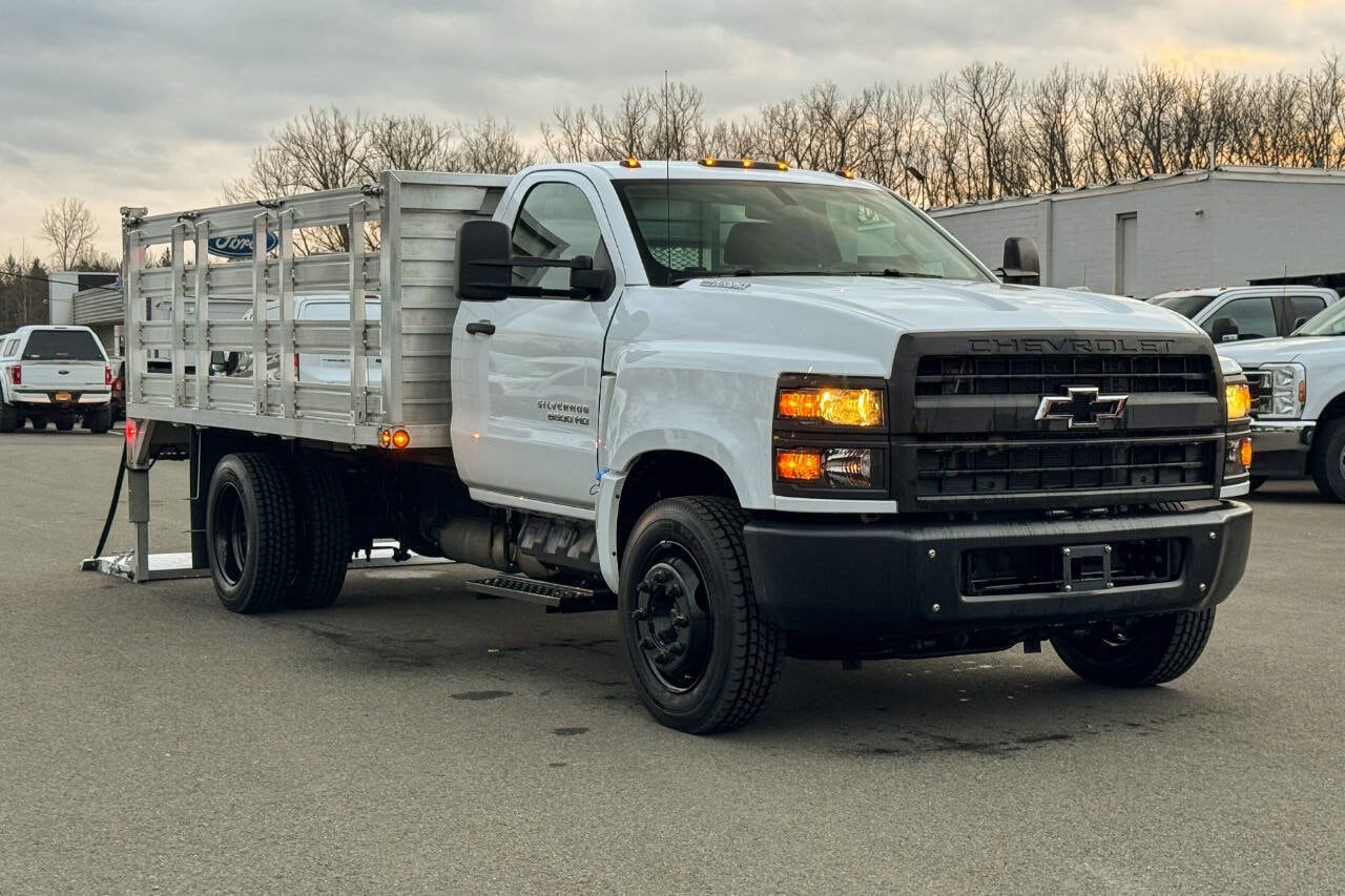 2024 Chevrolet Silverado 4500 Medium Duty Chassis Cab Work Truck's photo