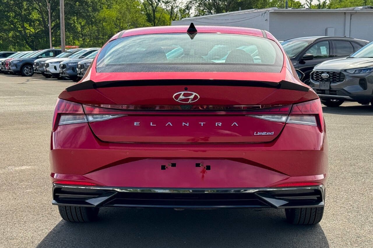 2023 Hyundai Elantra Limited photo 4