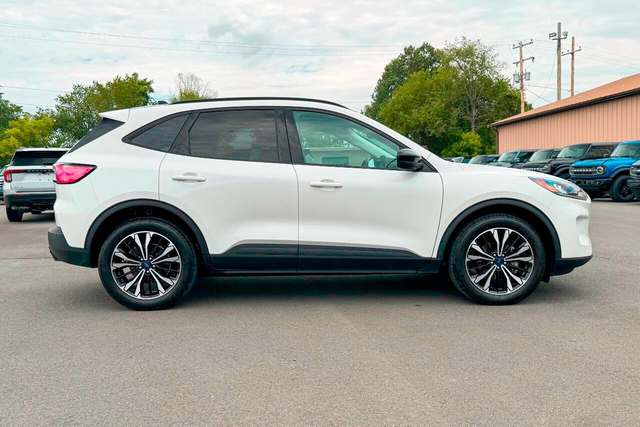 2022 Ford Escape SEL photo 2