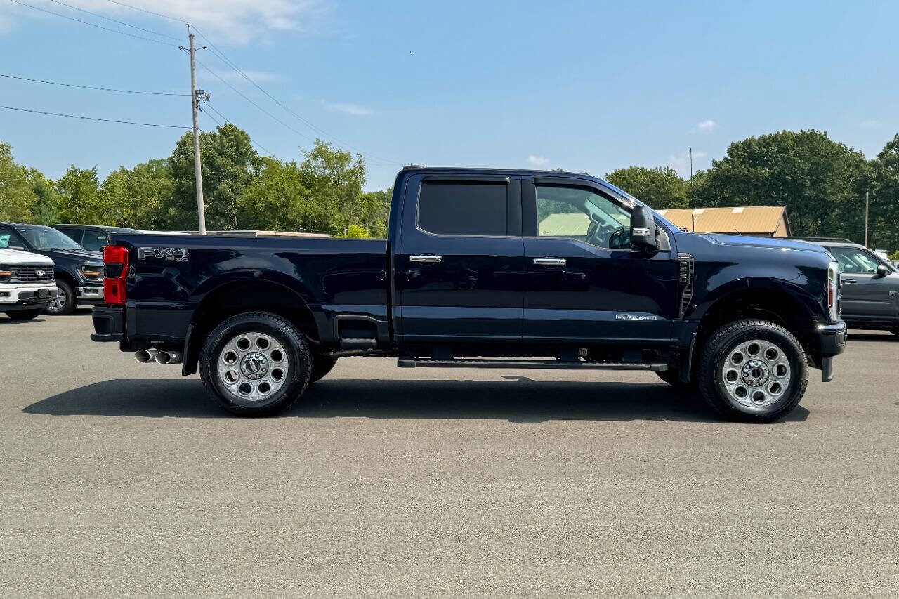 2024 Ford F-250 Lariat photo 2