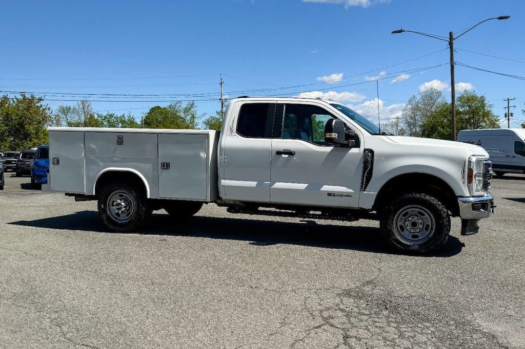 Used 2024 Ford F-350 Chassis XL 4x4 4dr SuperCab 168 in. WB SRW Chassis Truck Super Cab