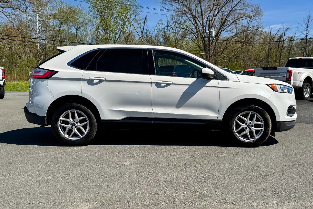 2021 Ford Edge SEL photo 2