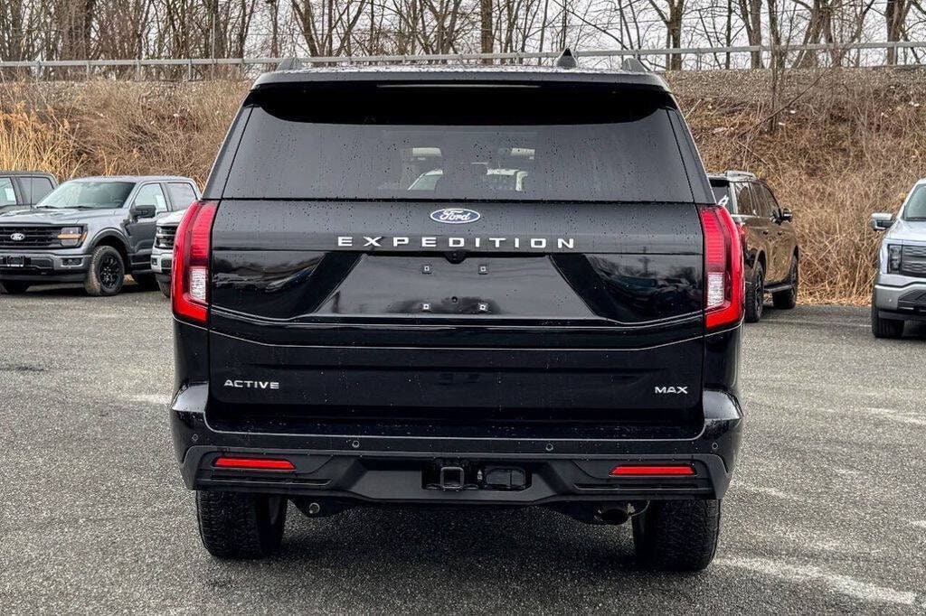 Used 2025 Ford Expedition MAX Active 4x4 4dr SUV SUV