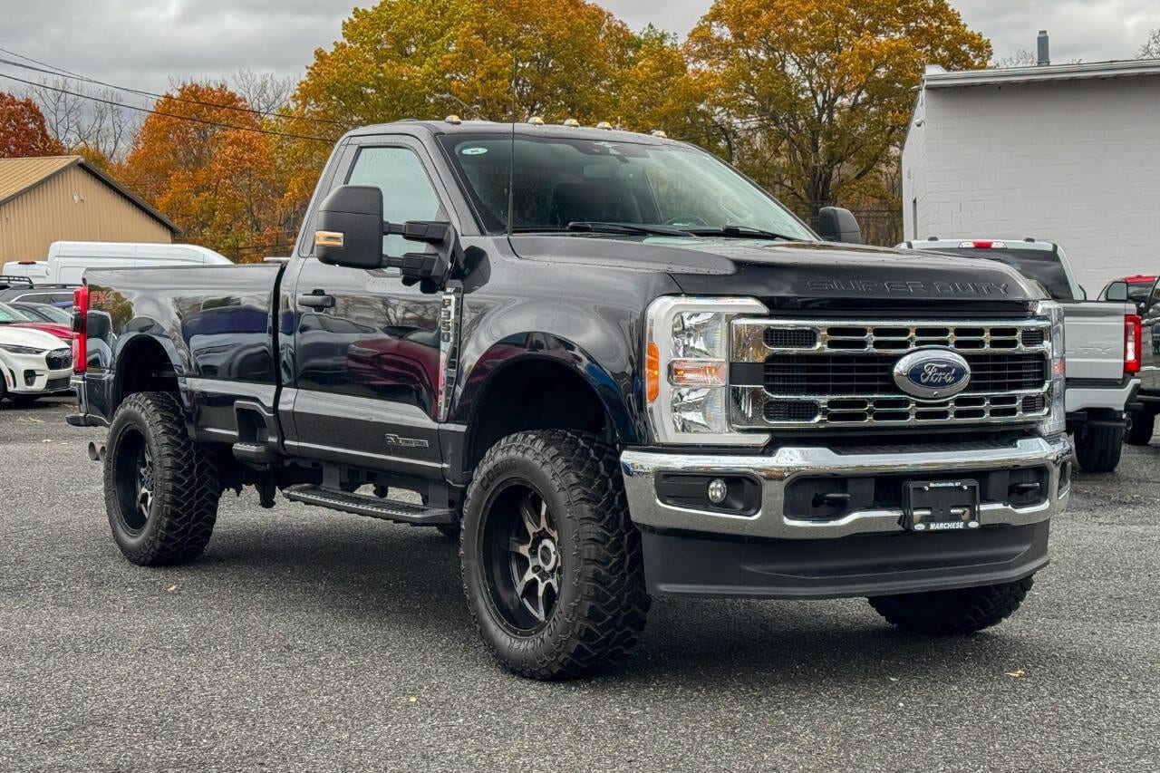 2023 Ford F-350 Super Duty XLT's photo
