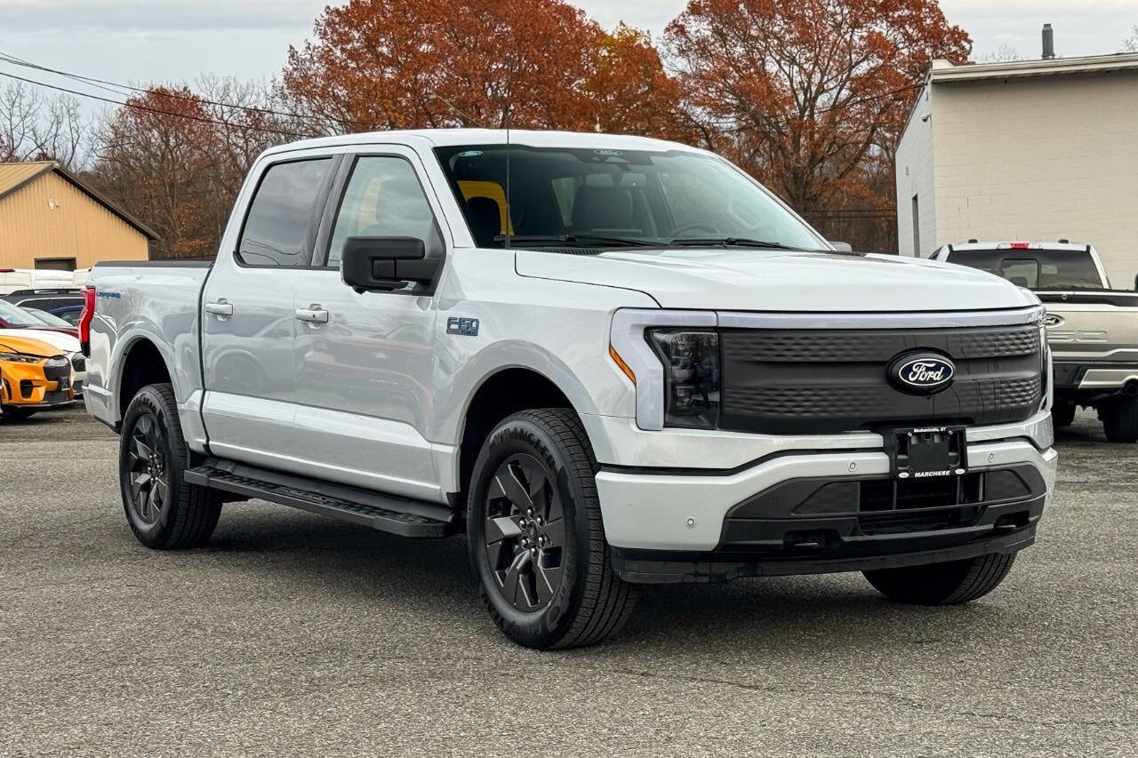 2025 Ford F-150 Lightning Flash's photo