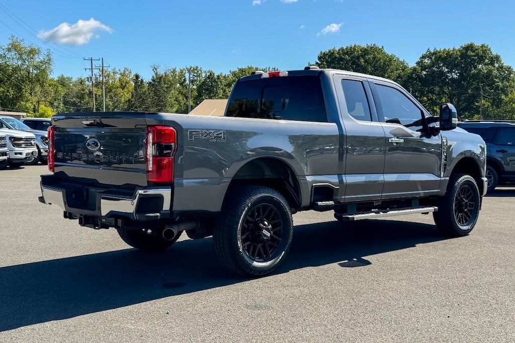 Used 2024 Ford F-350 Lariat 4x4 4dr SuperCab 6.8 ft. SB SRW Pickup Truck Super Cab