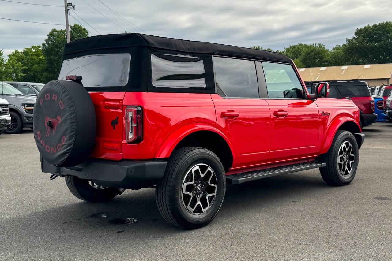 2023 Ford Bronco Outer Banks photo 3