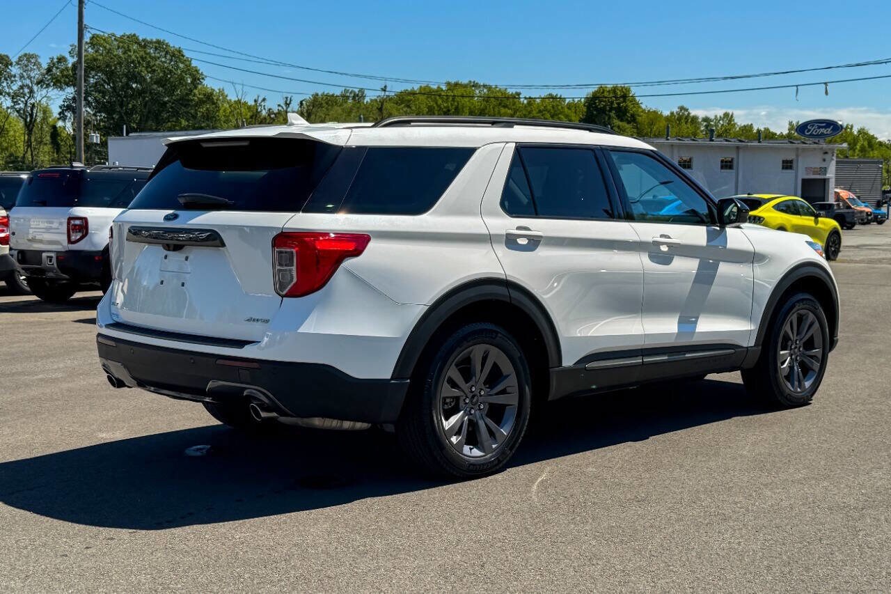 2022 Ford Explorer XLT photo 2