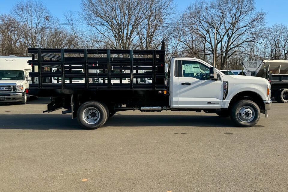 2024 Ford F-350 XL photo 2