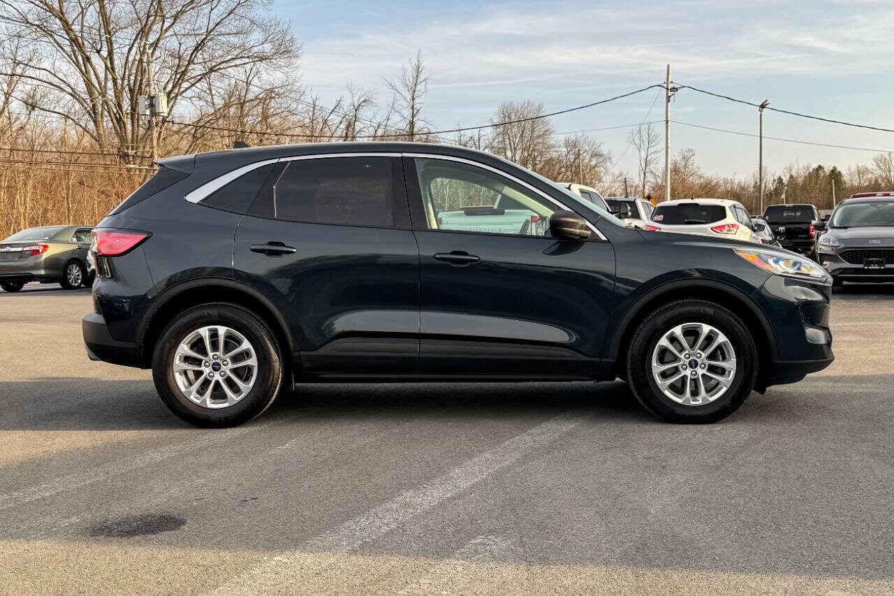 Used 2022 Ford Escape SE with VIN 1FMCU9G69NUA98053 for sale in Mechanicville, NY